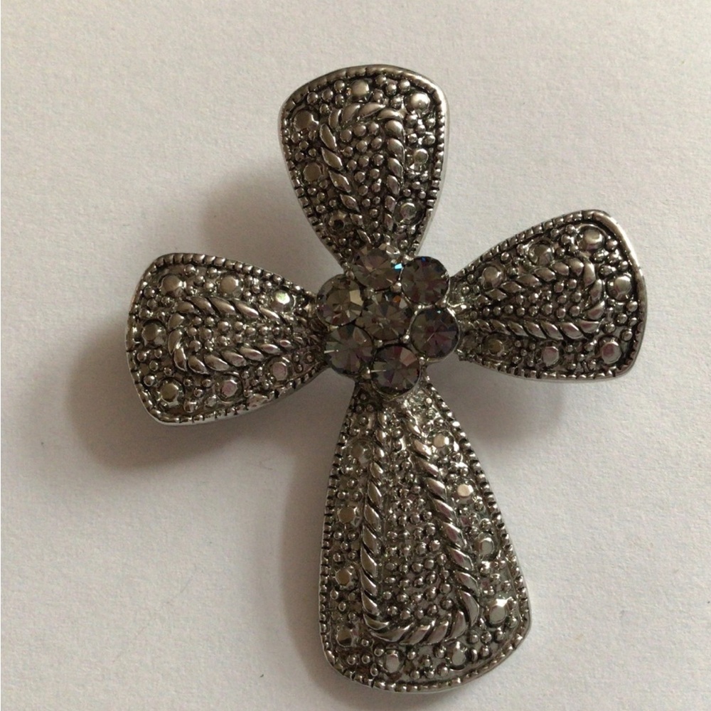 Vintage silver sparkling Cross brooch Keneth Cole